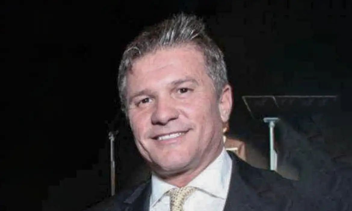 Defesa de pai de Vorcaro cita impasse no STF e pede soltura