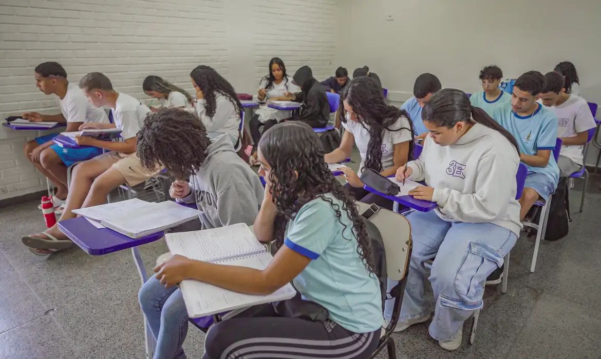 Estudantes de escolas públicas querem ensino e aprendizagem melhores