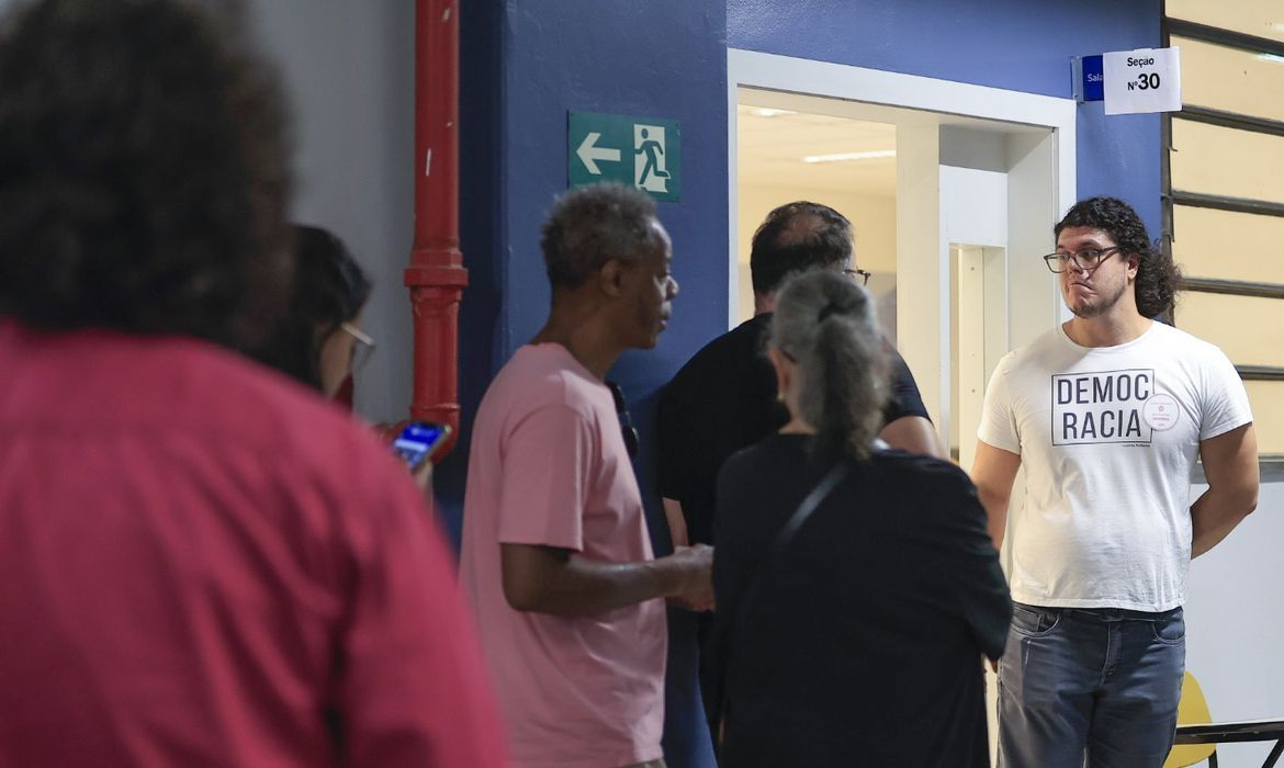 Em São Paulo, 14% das seções estavam abertas às 18h para votação