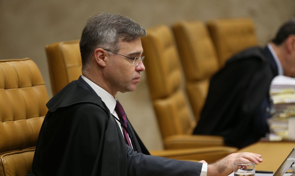 Mendonça levanta sigilo de quase 40 processos no STF