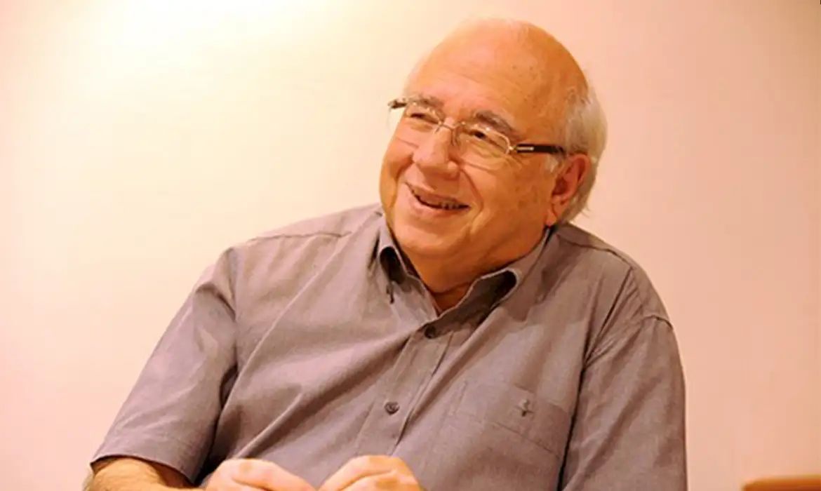 "Traçando Veríssimo": mostra revela o processo criativo do cronista