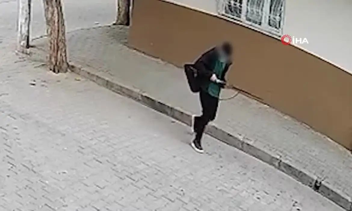 Estudante abre fogo do lado de fora de escola na Turquia
