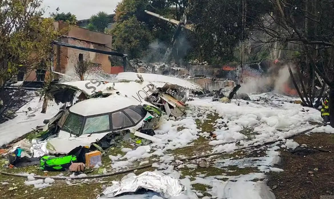 Justiça torna réus 12 denunciados por queda de avião da Voepass