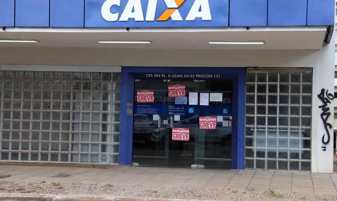 Caixa entra em greve nacional; BB tem paralisação parcial