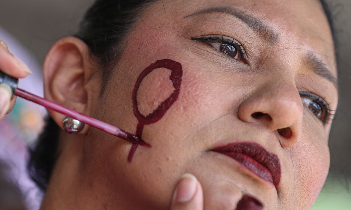 Aumentam agressões políticas em mês de luta contra violência à mulher