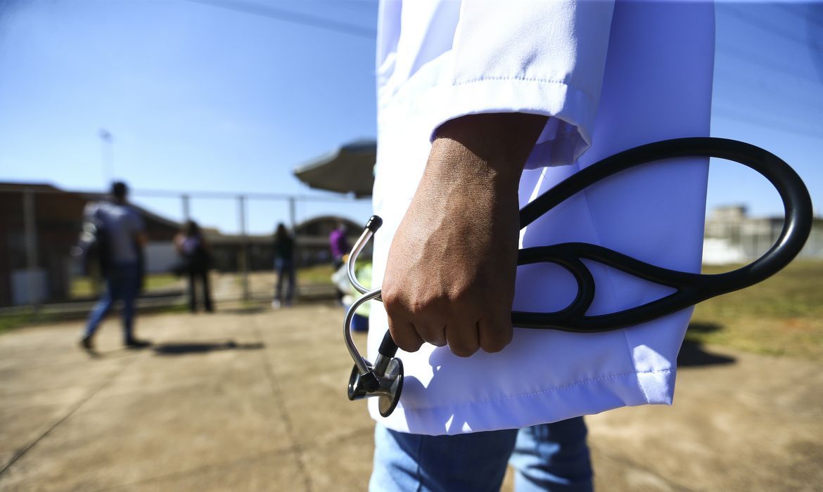 Congresso aprova exame obrigatório para exercício da medicina