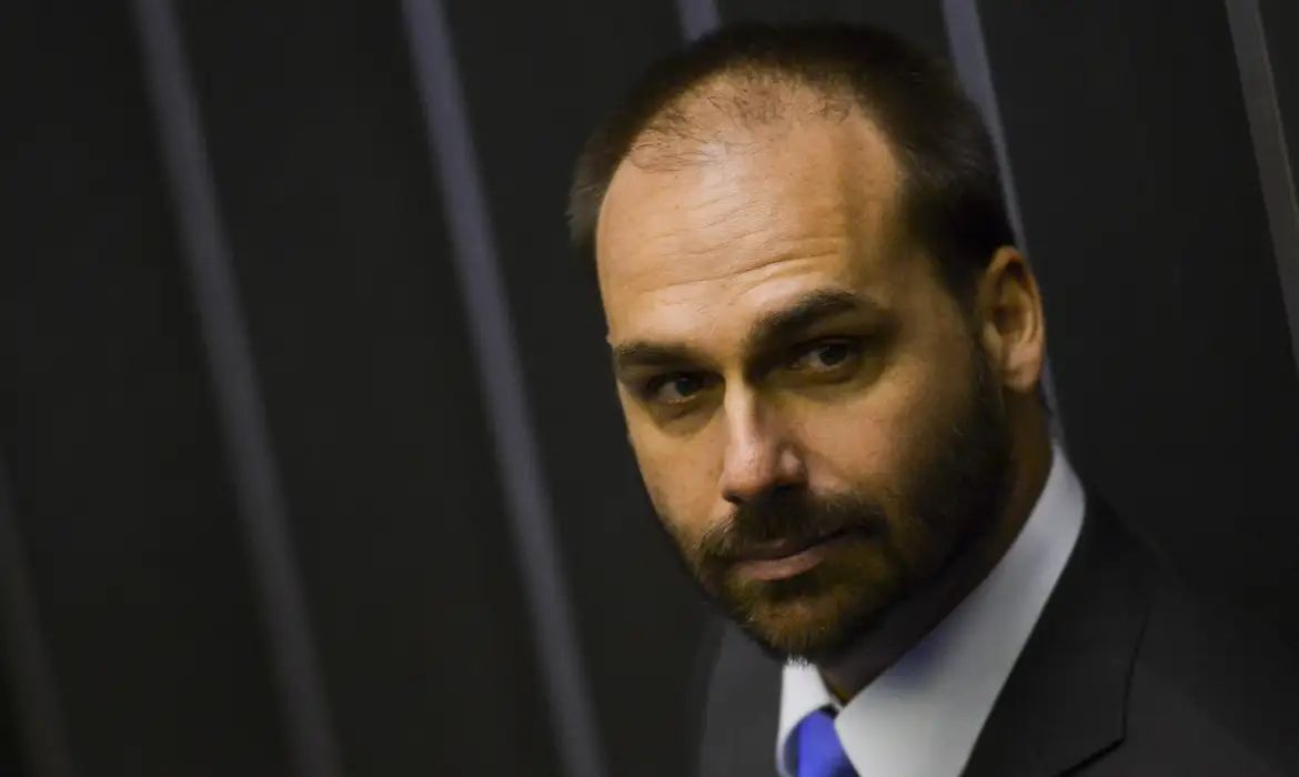 Ministério da Justiça demite Eduardo Bolsonaro por abandono de cargo