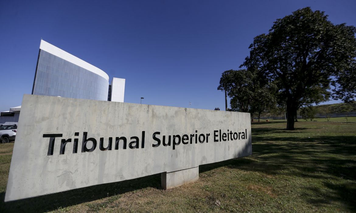 TSE manda suspender site que oferece criptomoedas por apoio a Flávio