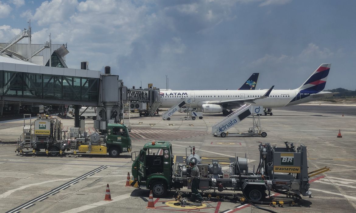 Petrobras reajusta preço médio do querosene de aviação em 11,76%