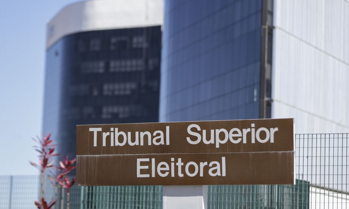 TSE barra anúncios de Lula acusando Flávio de ser contra escala 6x1