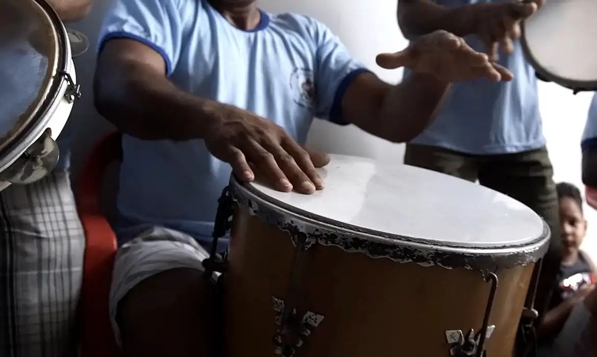 Musicoterapia usa recursos sonoros em processo terapêutico